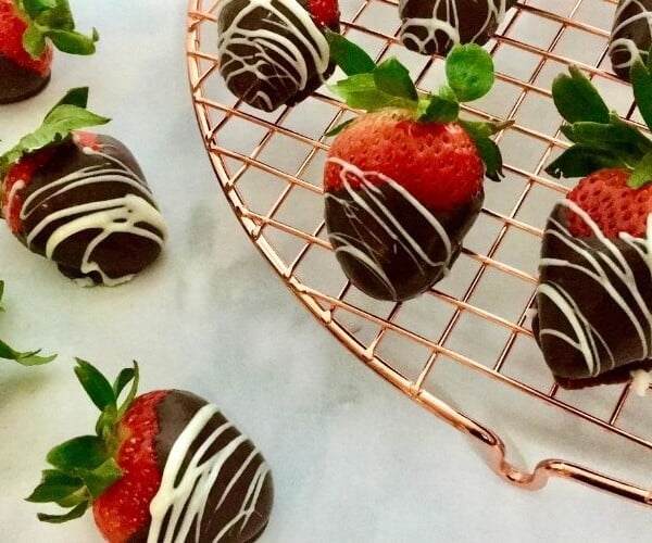 Chocolate strawberries by Healthy Foodie Girl