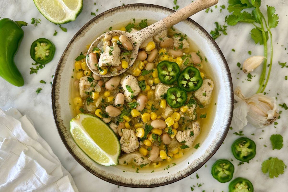 Healthy White Bean Chicken Chili Recipe | Healthy Foodie Girl Healthy White Bean Chicken Chili Recipe