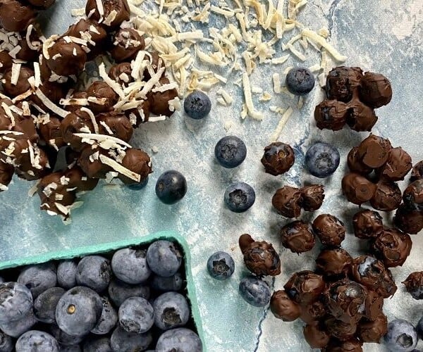 easy chocolate covered blueberries