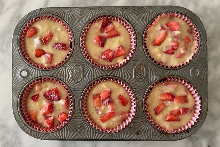 xr:d:DAFqmS4pcKc:21,j:1872770532233339027,t:23080716 | Healthy Foodie Girl Strawberry Banana Muffins Recipe