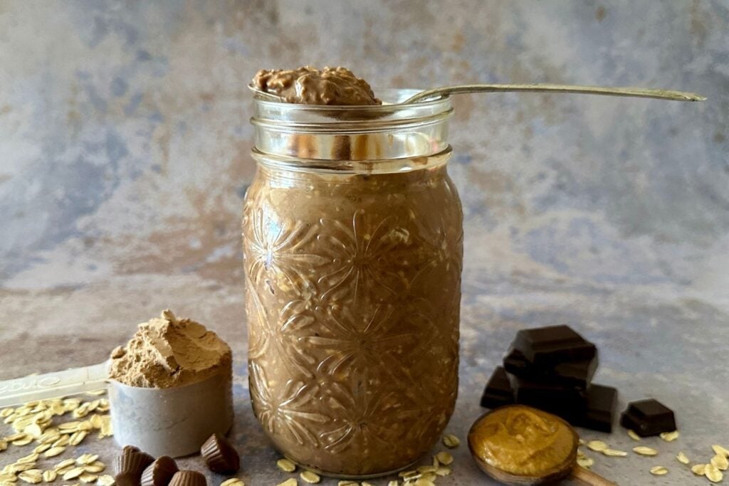 Chocolate Peanut Butter Protein Overnight Oats | Healthy Foodie Girl Chocolate Peanut Butter Protein Overnight Oats