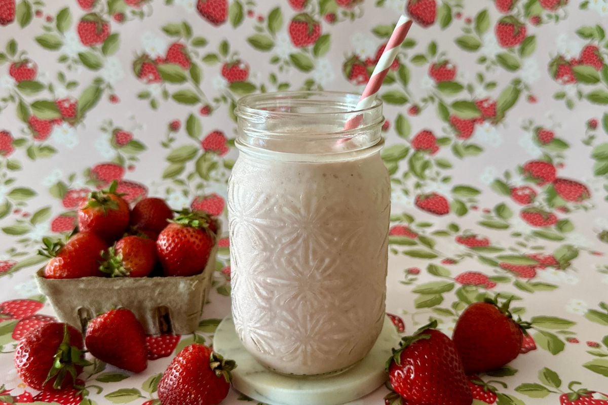 High-Protein Strawberry Cottage Cheese Smoothie