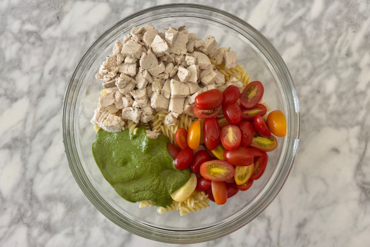 Pasta pesto and cooked chicken in bowl for pasta salad | Healthy Foodie Girl Pasta pesto and cooked chicken in bowl for pasta salad