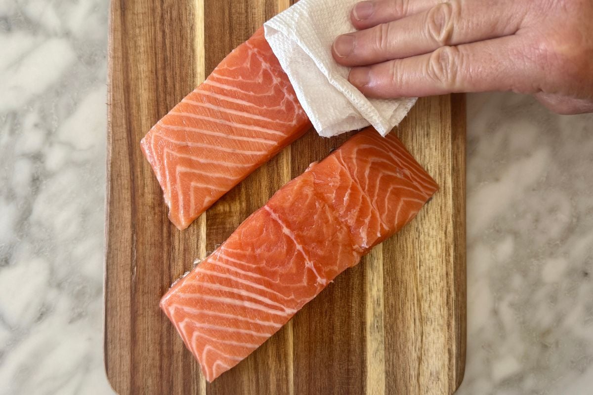 Pat dry salmon with paper towel | Healthy Foodie Girl Pat dry salmon with paper towel