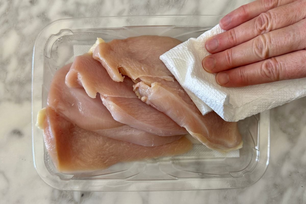 Pat dry the chicken | Healthy Foodie Girl Pat dry the chicken