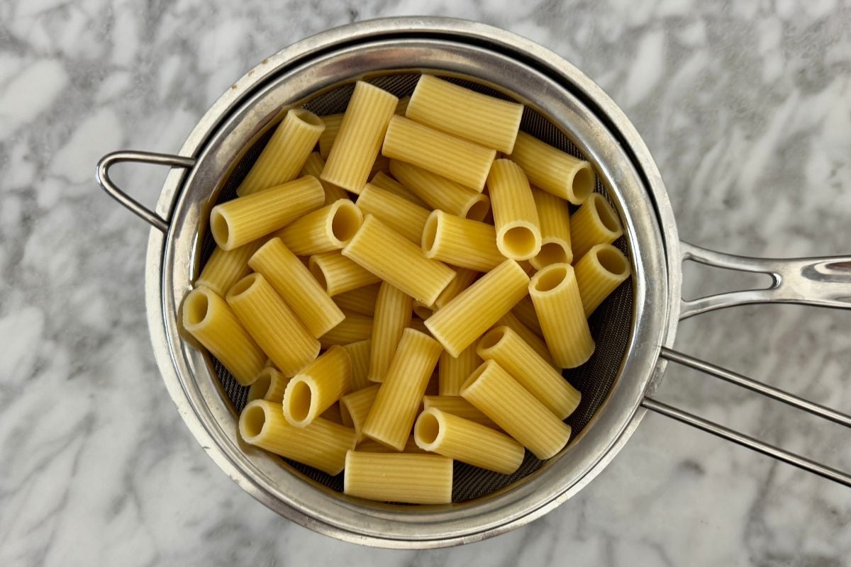 Cooked pasta in a strainer | Healthy Foodie Girl Cooked pasta in a strainer