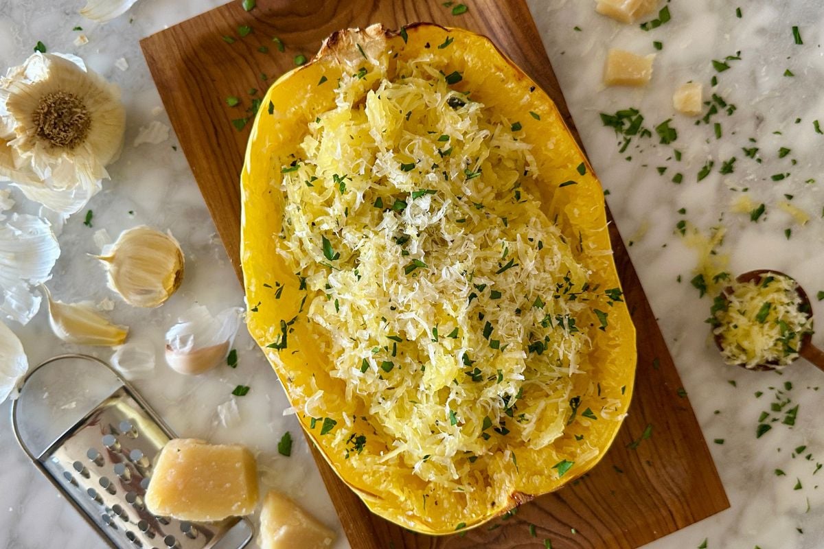 Garlic Parmesan Spaghetti Squash Recipe | Healthy Foodie Girl Garlic Parmesan Spaghetti Squash Recipe