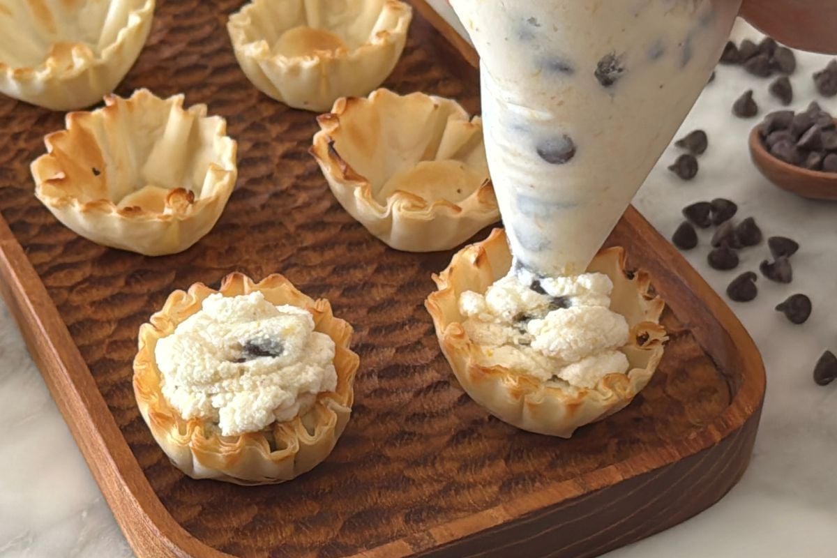 Phyllo shells with cannoli filling