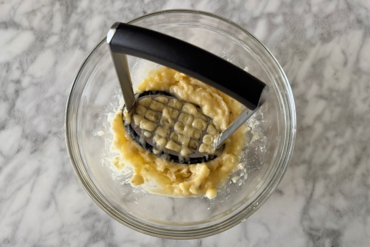 Mashed bananas in a bowl