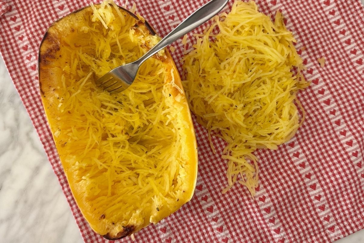Spaghetti squash strands for pizza crust