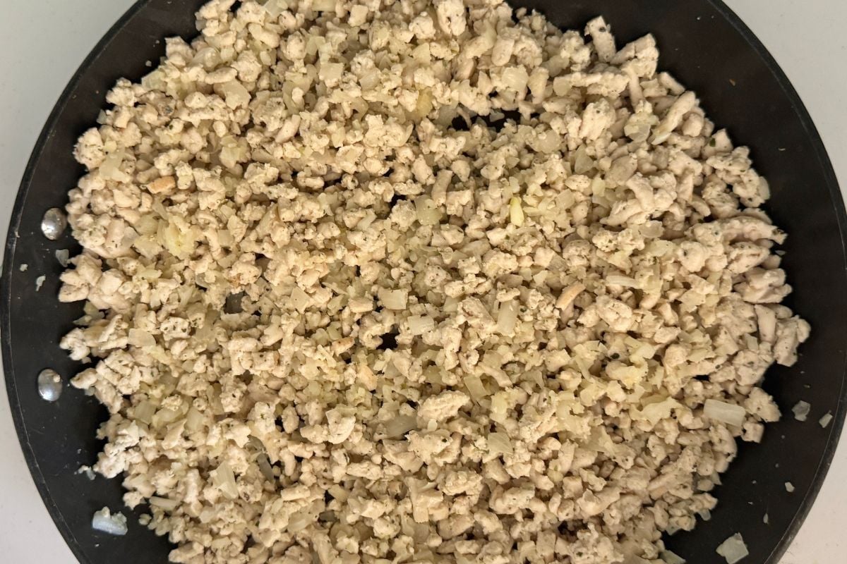 Cooked ground turkey in a pan | Healthy Foodie Girl Cooked ground turkey in a pan.