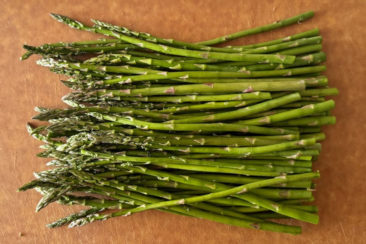 Trimmed asparagus on a cutting board.