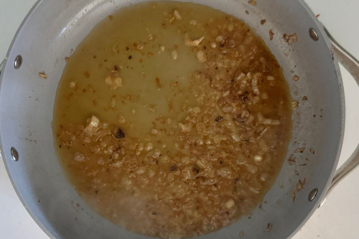 Lemon juice and chicken broth in a pan.